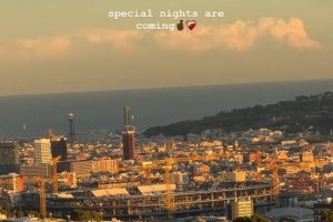 亚马尔社媒晒夕阳下的诺坎普球场：特殊的夜晚即将到来