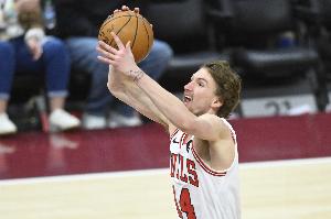 箭如雨下！公牛首节命中7记三分球 命中率50%