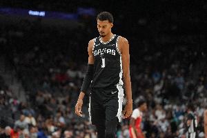 米奇·约翰逊：治疗往往能依赖过往信息预测 但文班没有参考样本