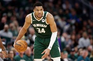 解说：没有字母 雄鹿的阵容就极度缺乏竞争力 进攻发动依赖罗林斯