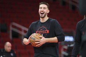 同为21届新秀 申京未来5年1.85亿美元 莫布里5年2.69亿美元