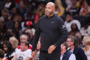 12连胜！比克斯塔夫：会沿用12人轮换 这是球员理应获得的机会