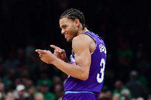 湖三崩？基昂特·乔治快下拉杆上篮 爵士轰出14-1打停湖人！