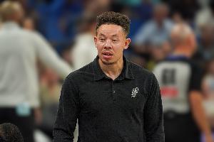 咋回事？马刺本赛季打太平洋赛区球队1胜5负 打其他球队10胜0负