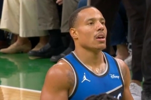 肌肉射手也能扣！贝恩反跑溜底线接球单臂战斧劈扣！