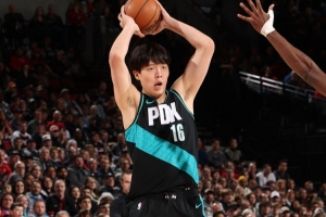 斯普利特：我们尝试把杨瀚森作为球场中轴的策应点