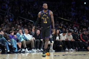 湖记：虽然不一样能达到最高水平 但詹姆斯能提升湖人上限