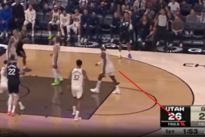 就这球！波姐首节懒散防守致乔治三分飙中 科尔怒叫暂停训斥波姐