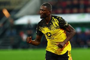 多特本赛季5场欧冠中4场打进4球，共计17粒进球高居所有球队之首