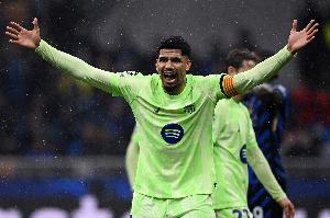 阿劳霍为巴萨出战190场已5次被罚下，新世纪队史染红数第4多