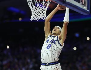 生涯之夜！布莱克17中12砍下31分1板3助1断 次节狂轰20分