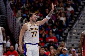 东契奇首节砍下24分 是湖人队史自2007年的科比后单节新高