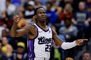 名记：步行者有意国王球员埃利斯 之前曾试图通过交易得到他