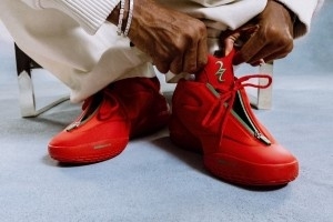 经典红配绿！亚历山大圣诞配色球鞋Shai 001亮相！