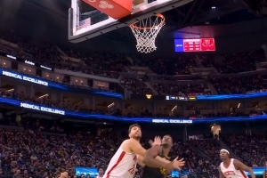 看得准！巴特勒篮下出手造申京犯规 火箭挑战成功&吉米犯规在先