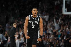 轻松两双！凯尔登替补23分钟 7中3&7罚5中拿到11分10板2助