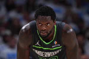 手感全无！兰德尔半场8投仅1中拿到5分4板3断 正负值-5