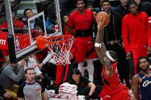 英格拉姆补扣得手 猛龙在第二节到第三节打出22-0攻势反超11分