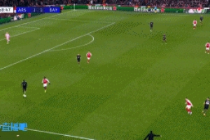 卡拉菲奥里助攻，马杜埃凯破门！阿森纳再入一球，暂2-1领先拜仁