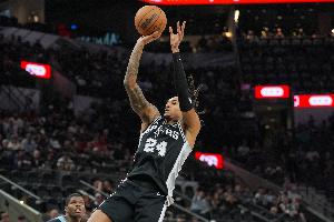 百步穿杨！瓦塞尔速推反击 迎着防守漂移三分洞穿篮心