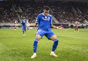 上演大四喜，官方：姆巴佩当选本轮欧冠最佳球员