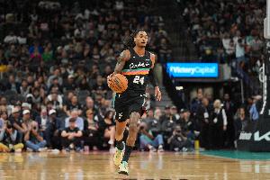 拦不住！瓦塞尔抢断一条龙扛开防守劈扣