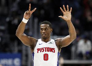 真能抢！杜伦首发30分钟 10中4砍下12分16板&抢下6个前场板