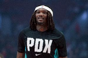 中锋市场火热！名记：罗威&理查兹&艾萨克&弩机等球员均在货架上