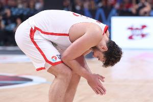 软脚了？申京低迷全场18投仅7中 正负值-16全场最低