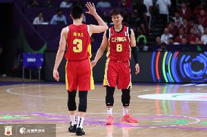 媒体人：下一场还是赵睿带伤上吧 男篮需要情绪&郭导多给球员减压