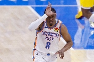 杰伦威复出！美球迷：梦之队还TM叫增援！他们真的要81-1了