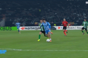 全卧底伊斯科被队友踢伤后，乌得勒支门将出击又膝盖爆头队友