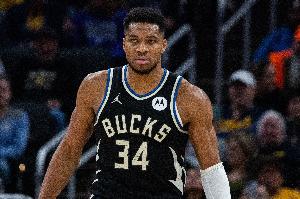 两双到手！字母哥复出半场8中6拿到16分10板4助 正负值+7