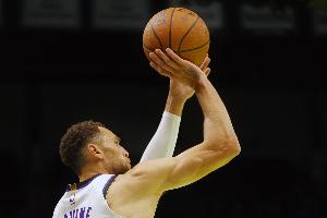 得分支撑球队！拉文半场12中6&三分4中1拿到14分 另有2板3助