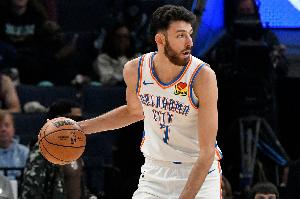 太恐怖！切特篮板与杰伦威配合迅速完成反击暴扣