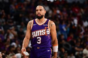 危险的信号！狄龙篮下失位领到个人第五次犯规