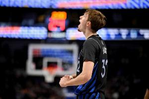 18岁343天！弗拉格成NBA历史最年轻助攻上双的球员 打破老詹纪录