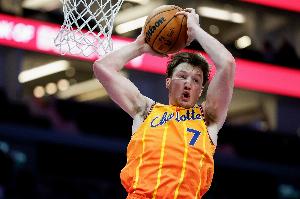 10中5得20分！克尼佩尔：会继续坚持出手 希望赛季命中率超过40%