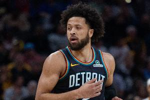 迈向超巨！康宁汉姆25中14砍29分4板8助2断1帽 关键球锁定胜局