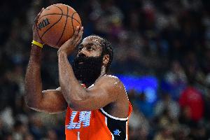 乘风破浪！哈登三分穿针 连投带罚独得10分带队轰10-0打停独行侠