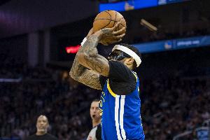 这也太香了！小佩顿半场7中6高效拿下12分5板1助 次节独得12分