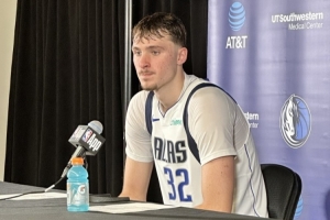 弗拉格：莱昂纳德一直是我努力的目标 是最好的攻防一体球员之一