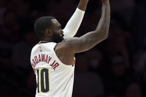 神经刀！小哈达威半场5记三分轰下17分1篮板 次节独得12分