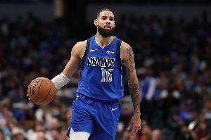 很拼但进攻没谱！凯莱布·马丁5中0未得分 拿到7板2助3断