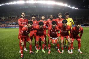 足球报：带着互联网思维运营，重庆铜梁龙冲超是“现象级冲超”