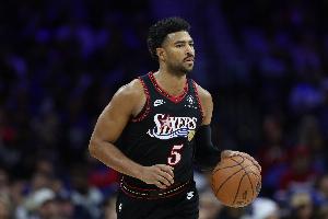 稳定射手！格莱姆斯15中8得28分10板4助2断 三分球8中4