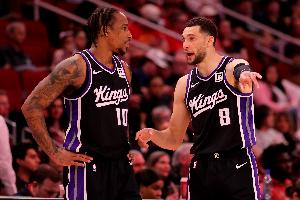 空砍兄弟！德罗赞17中9砍23分4助3断 拉文17中8砍19分3板3助3断