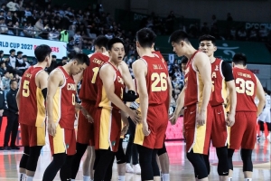 媒体人：男篮这次惨败给韩国 堪比3年前国足大年初一输给越南