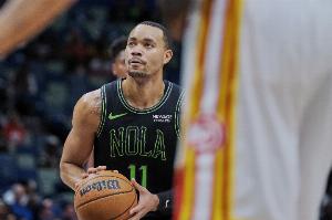 冲锋陷阵！麦戈文斯18中9&三分5中3空砍生涯新高23分 另有7板5助