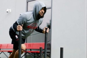 本赛季能否复出？范弗里特更新社媒晒出积极进行康复训练照